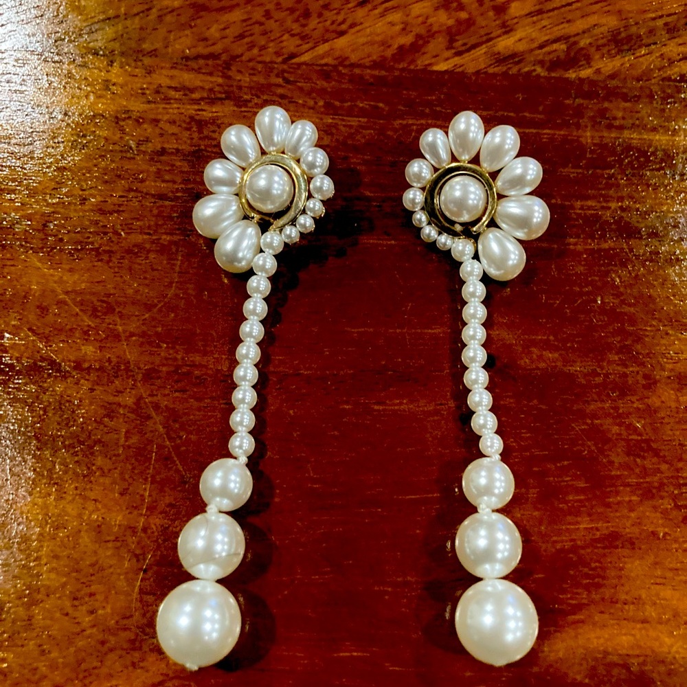 Beautiful pearl earrings by Carolee New York